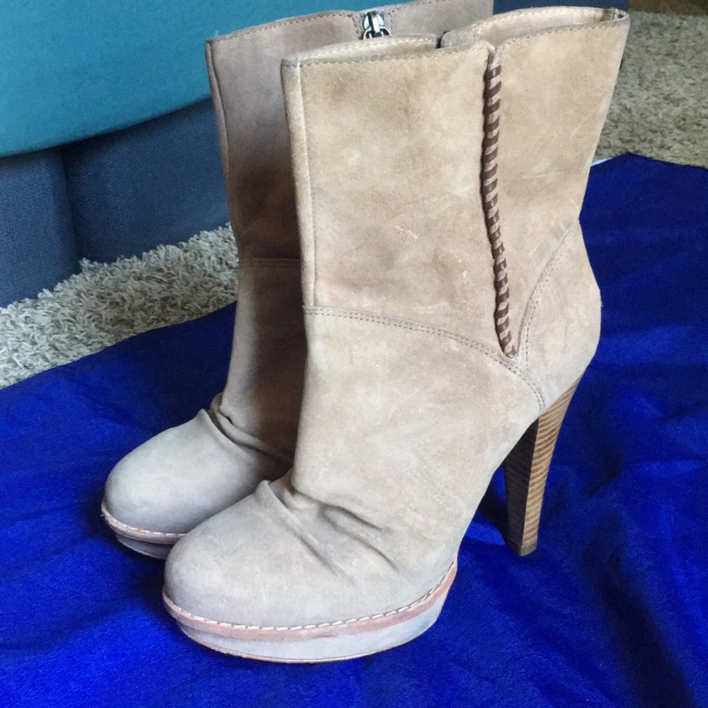 Ugg Suede Heel Booties size 8 🐑